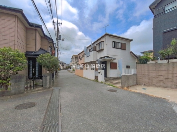 ��t���D���s�����1���ڂ̒��È�ˌ��Ă̑O�ʓ��H�܂ތ��n�ʐ^