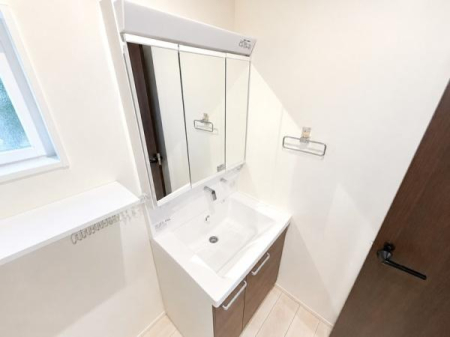 ��t����t�s��ы�{��ؒ� 1819-86�̒��È�ˌ��Ẵg�C��