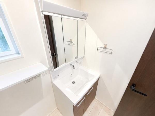��t����t�s��ы�{��ؒ� 1819-86�̒��È�ˌ��Ẵg�C��