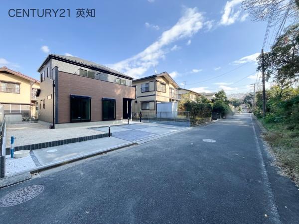 tss2ڂ̐VzˌĂ̑OʓH܂ތnʐ^