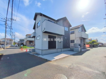 tKus3ڂ̐VzˌĂ̑OʓH܂ތnʐ^