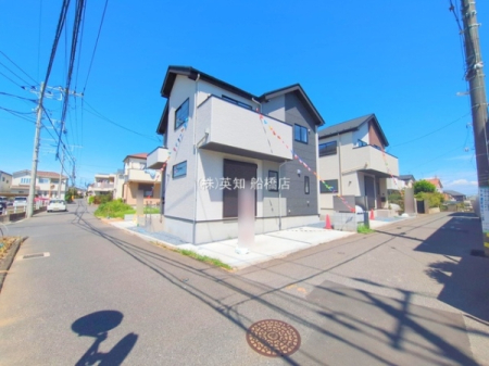 tKus3ڂ̐VzˌĂ̑OʓH܂ތnʐ^