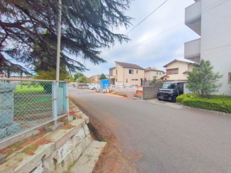 tss1ڂ̐VzˌĂ̑OʓH܂ތnʐ^