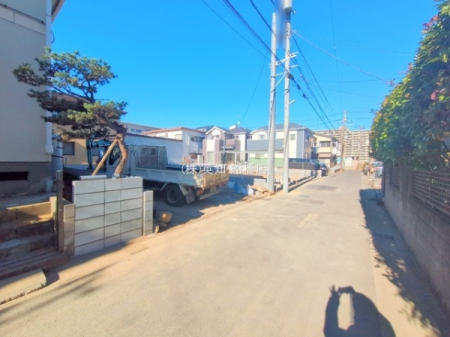 ��t���D���s�h��1���ڂ̐V�z��ˌ��Ă̑O�ʓ��H�܂ތ��n�ʐ^