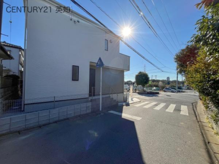 ��t�����q�s��P���̐V�z��ˌ��Ă̑O�ʓ��H�܂ތ��n�ʐ^