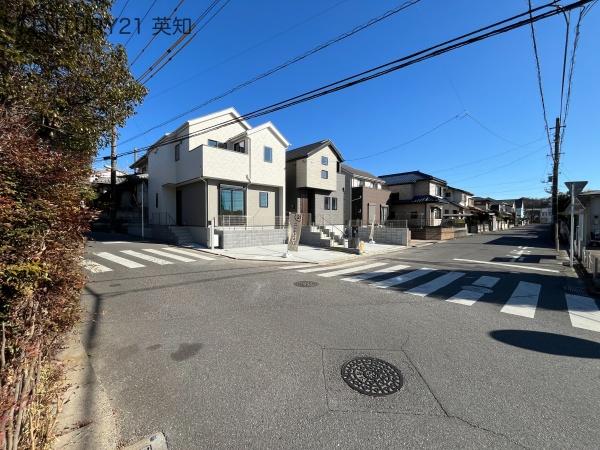 ��t�����q�s��P���̐V�z��ˌ��Ă̑O�ʓ��H�܂ތ��n�ʐ^