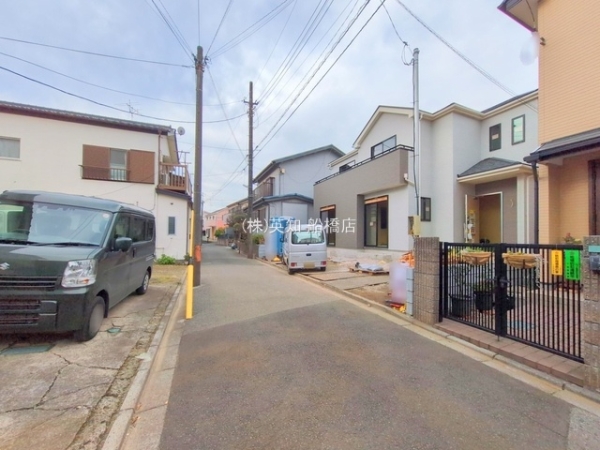 ��t���D���s�匊��5���ڂ̐V�z��ˌ��Ă̑O�ʓ��H�܂ތ��n�ʐ^