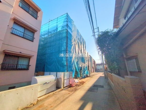 ��t���D���s�O����6���ڂ̐V�z��ˌ��Ă̑O�ʓ��H�܂ތ��n�ʐ^