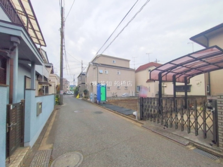 ��t���D���s������6���ڂ̐V�z��ˌ��Ă̑O�ʓ��H�܂ތ��n�ʐ^