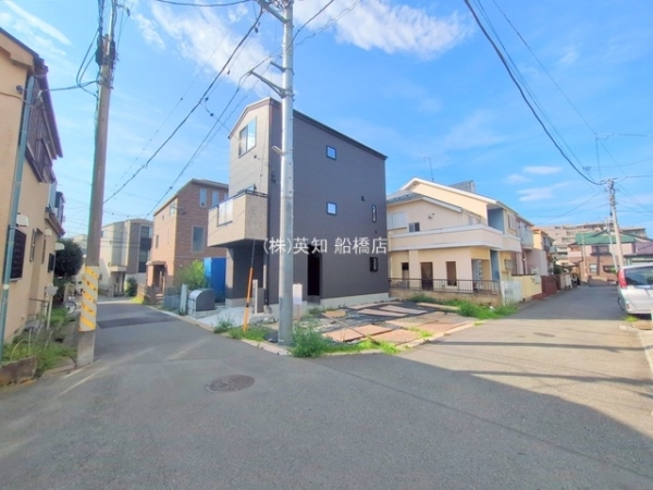 ��t���D���s�O����4���ڂ̐V�z��ˌ��Ă̑O�ʓ��H�܂ތ��n�ʐ^