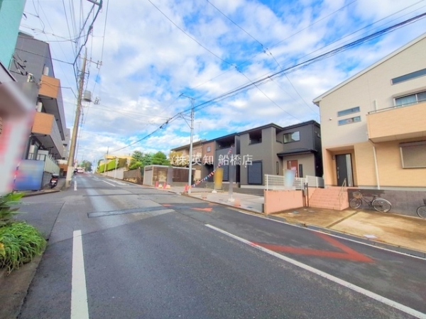 ��t���D���s�K�u���2���ڂ̐V�z��ˌ��Ă̑O�ʓ��H�܂ތ��n�ʐ^