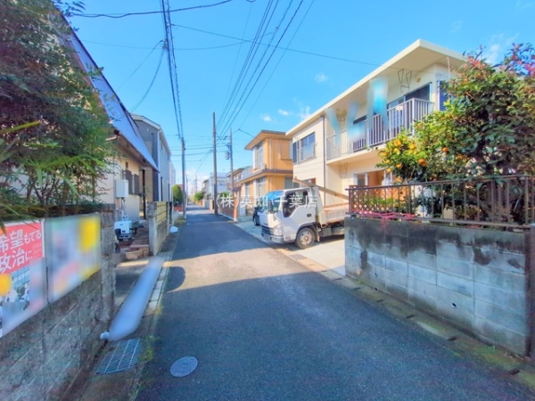 ��t����t�s�Ԍ���撷���2���ڂ̒��È�ˌ��Ă̑O�ʓ��H�܂ތ��n�ʐ^