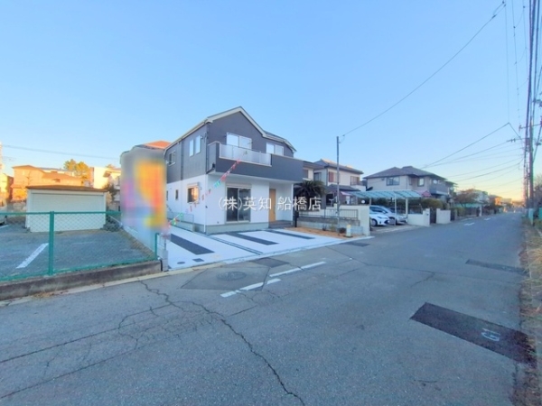 ��t���D���s�K�u���5���ڂ̐V�z��ˌ��Ă̑O�ʓ��H�܂ތ��n�ʐ^