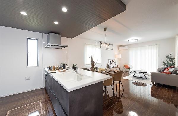 ��t����t�s��t��L��2���ڂ̐V�z��ˌ��Ẵ��r���O