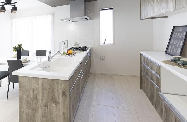 ��t����t�s��t��L��2���ڂ̐V�z��ˌ��ẴL�b�`��