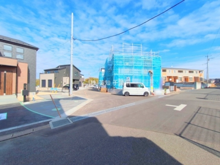 tlXsc̐VzˌĂ̑OʓH܂ތnʐ^