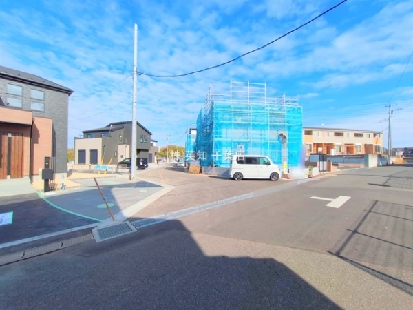 tlXsc̐VzˌĂ̑OʓH܂ތnʐ^