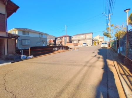 ��t���l�X���s���n�̓y�n�̑O�ʓ��H�܂ތ��n�ʐ^