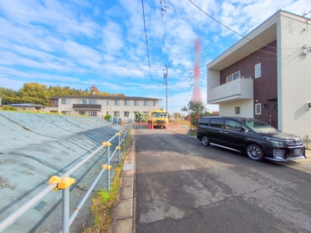 tlXsn̐VzˌĂ̑OʓH܂ތnʐ^