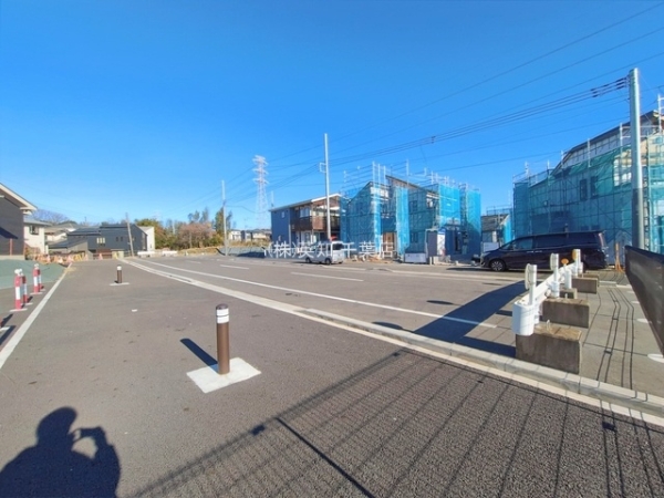 ��t���l�X���s���n�̐V�z��ˌ��Ă̑O�ʓ��H�܂ތ��n�ʐ^