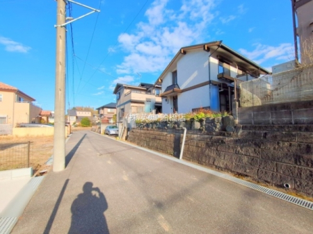 ��t���󐼎s�g���̒��È�ˌ��Ă̑O�ʓ��H�܂ތ��n�ʐ^