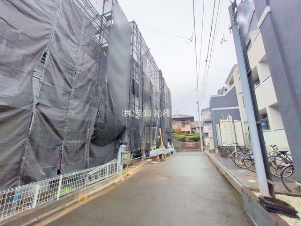 tKus2ڂ̐VzˌĂ̑OʓH܂ތnʐ^