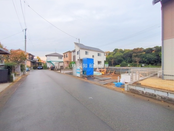 tKus5ڂ̐VzˌĂ̑OʓH܂ތnʐ^