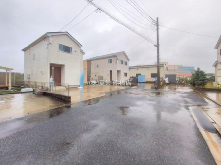 t󐼎s[̒ÈˌĂ̑OʓH܂ތnʐ^