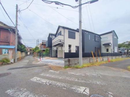 tKus3ڂ̐VzˌĂ̑OʓH܂ތnʐ^