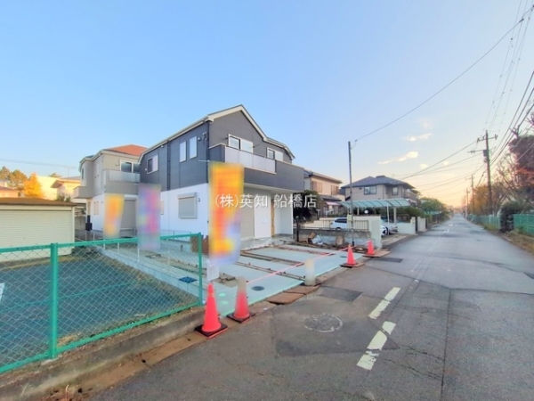 tDsKu5ڂ̐VzˌĂ̑OʓH܂ތnʐ^