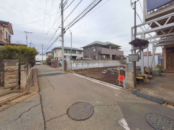 ��t���D���s�匊�k8���ڂ̐V�z��ˌ��Ă̑O�ʓ��H�܂ތ��n�ʐ^