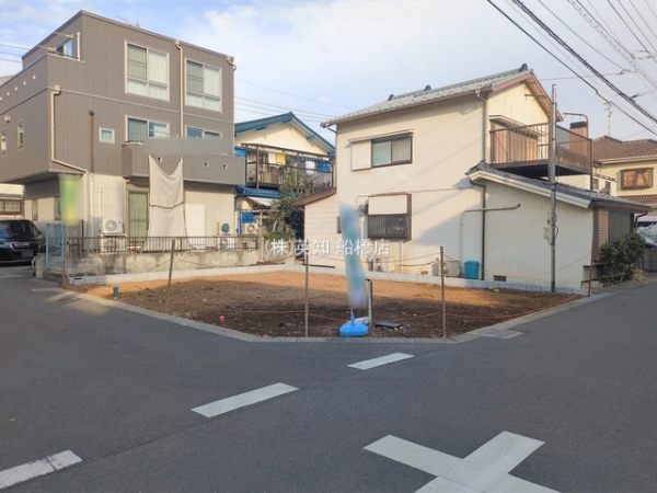 ��t���D���s�O����8���ڂ̐V�z��ˌ��Ă̂��̑����n