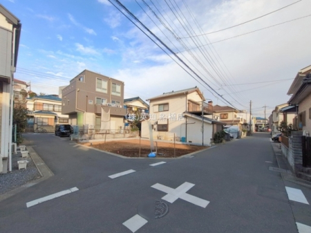 ��t���D���s�O����8���ڂ̐V�z��ˌ��Ă̑O�ʓ��H�܂ތ��n�ʐ^