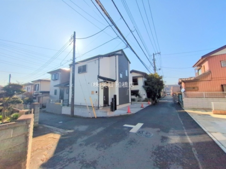 tDs炪u2ڂ̐VzˌĂ̑OʓH܂ތnʐ^