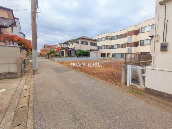 tPJsێR3ڂ̐VzˌĂ̑OʓH܂ތnʐ^