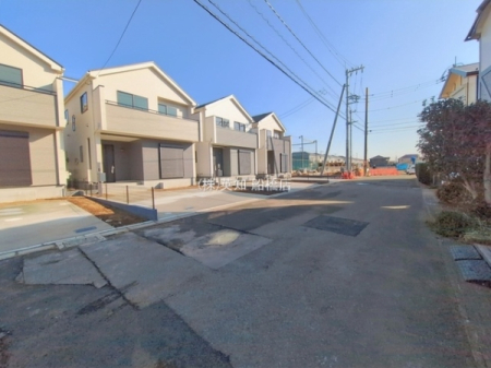 ��t���D���s��a��5���ڂ̐V�z��ˌ��Ă̑O�ʓ��H�܂ތ��n�ʐ^