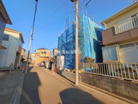 ��t���D���s������3���ڂ̐V�z��ˌ��Ă̑O�ʓ��H�܂ތ��n�ʐ^