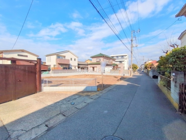 ��t����t�s�Ԍ���斋����3���ڂ̓y�n�̑O�ʓ��H�܂ތ��n�ʐ^