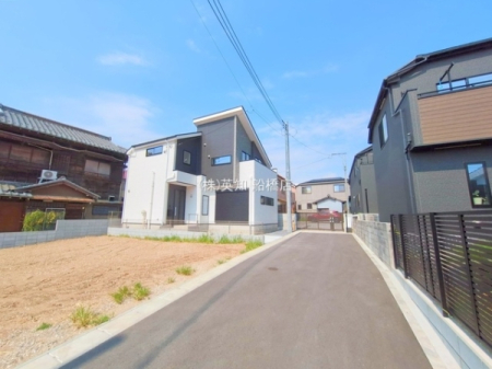 ��t���K�u��s���3���ڂ̐V�z��ˌ��Ă̑O�ʓ��H�܂ތ��n�ʐ^