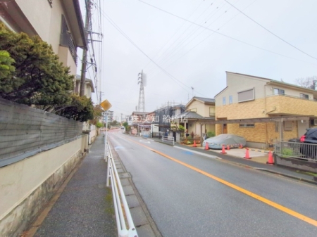 ��t���D���s�O����6���ڂ̐V�z��ˌ��Ă̑O�ʓ��H�܂ތ��n�ʐ^