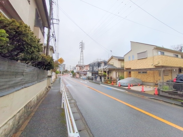 ��t���D���s�O����6���ڂ̐V�z��ˌ��Ă̑O�ʓ��H�܂ތ��n�ʐ^