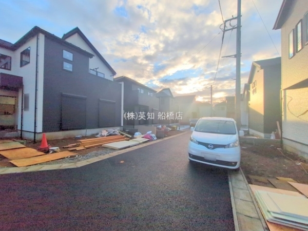 ��t�����P�J�s�ێR1���ڂ̐V�z��ˌ��Ă̑O�ʓ��H�܂ތ��n�ʐ^