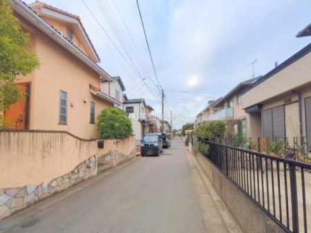 ��t���D���s�ŎR1���ڂ̐V�z��ˌ��Ă̑O�ʓ��H�܂ތ��n�ʐ^