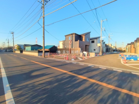 ��t�����P�J�s�쏉�x2���ڂ̐V�z��ˌ��Ă̑O�ʓ��H�܂ތ��n�ʐ^