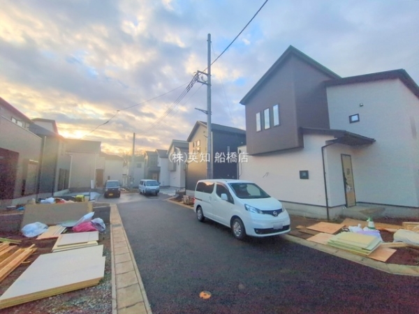 ��t�����P�J�s�ێR1���ڂ̐V�z��ˌ��Ă̑O�ʓ��H�܂ތ��n�ʐ^