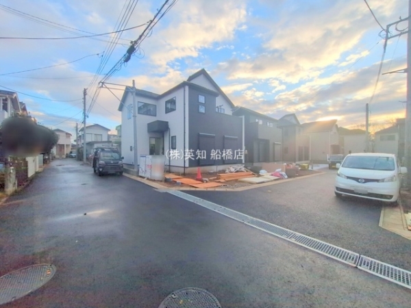 ��t�����P�J�s�ێR1���ڂ̐V�z��ˌ��Ă̑O�ʓ��H�܂ތ��n�ʐ^