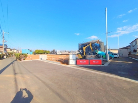 ��t���D���s�ŎR7���ڂ̐V�z��ˌ��Ă̑O�ʓ��H�܂ތ��n�ʐ^