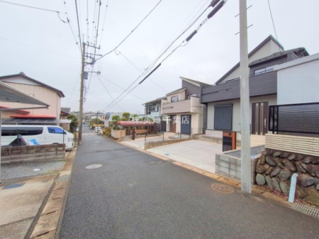 ��t����t�s������s��5���ڂ̐V�z��ˌ��Ă̑O�ʓ��H�܂ތ��n�ʐ^