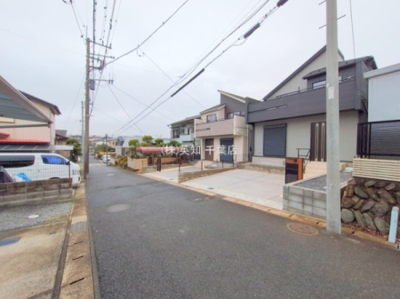 ��t����t�s������s��5���ڂ̐V�z��ˌ��Ă̑O�ʓ��H�܂ތ��n�ʐ^