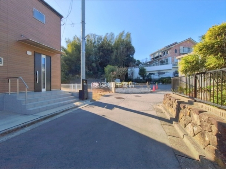 ��t�������s��a�c�̓y�n�̑O�ʓ��H�܂ތ��n�ʐ^